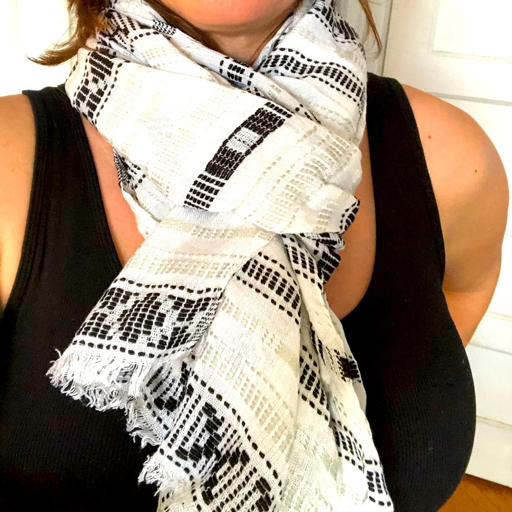 Black & White Light Weight Scarf